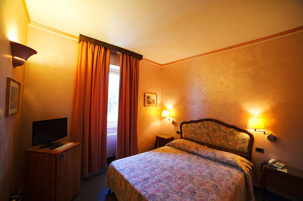 Grande Albergo Miramare Формия Екстериор снимка