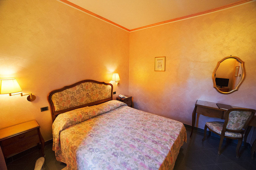 Grande Albergo Miramare Формия Екстериор снимка
