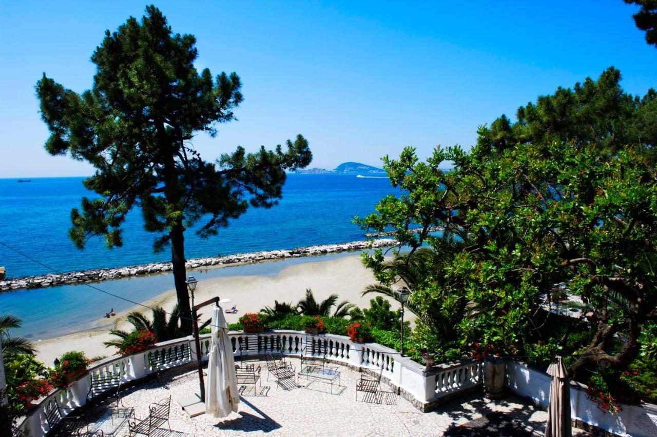 Grande Albergo Miramare Формия Екстериор снимка