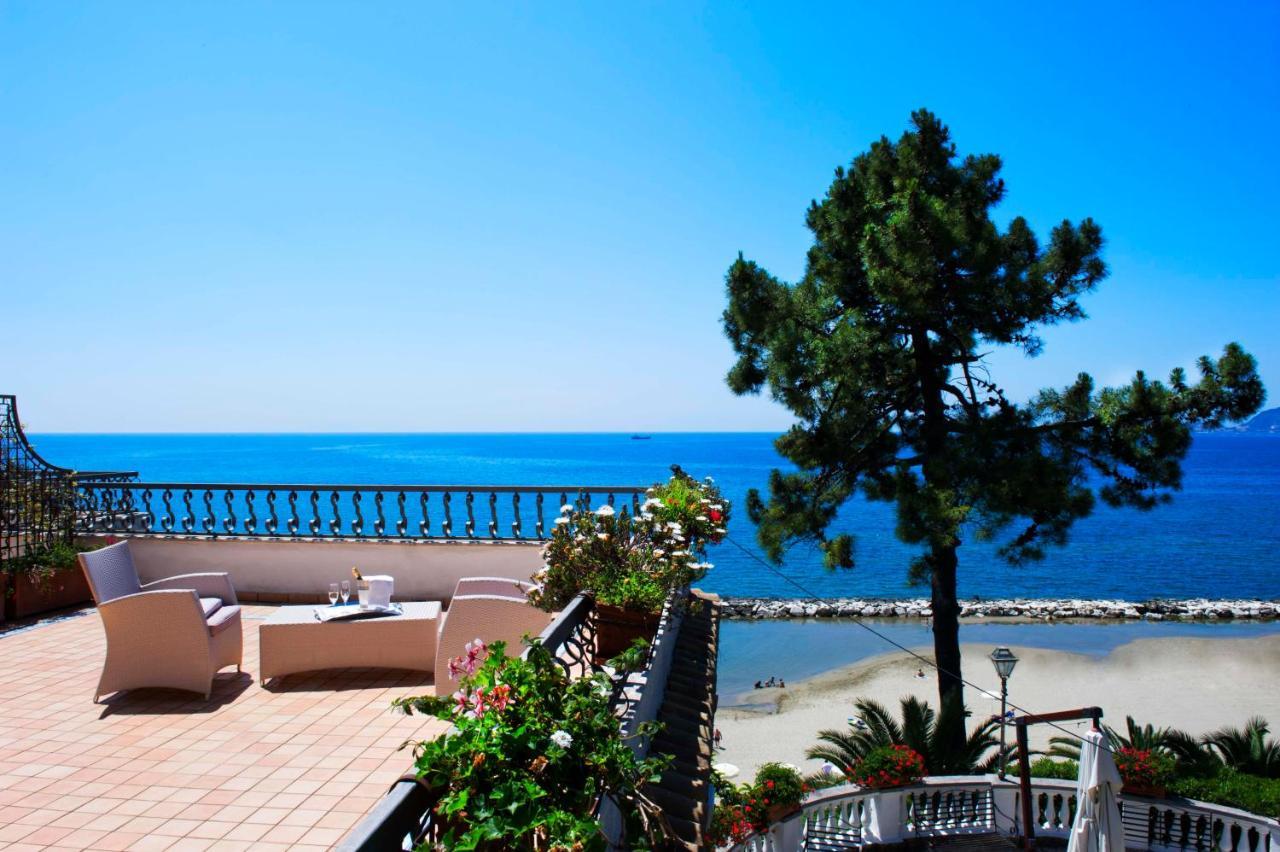 Grande Albergo Miramare Формия Екстериор снимка