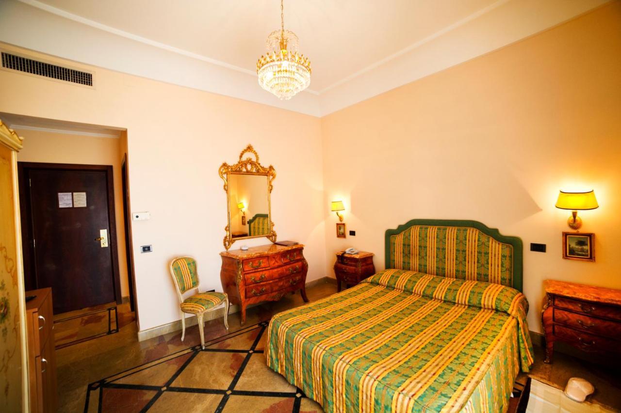 Grande Albergo Miramare Формия Екстериор снимка