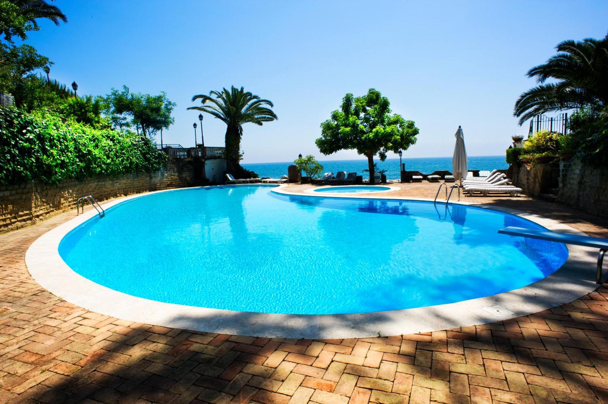 Grande Albergo Miramare Формия Екстериор снимка