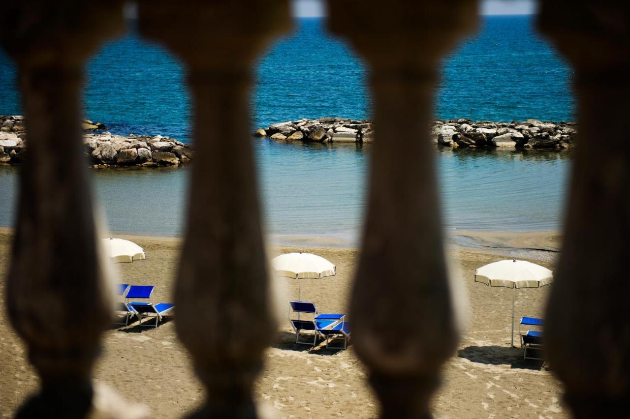 Grande Albergo Miramare Формия Екстериор снимка
